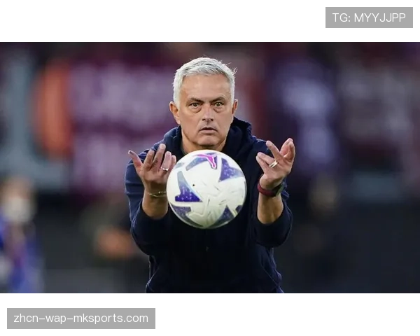 终场哨响，萨内独自走回更衣室，背影落寞